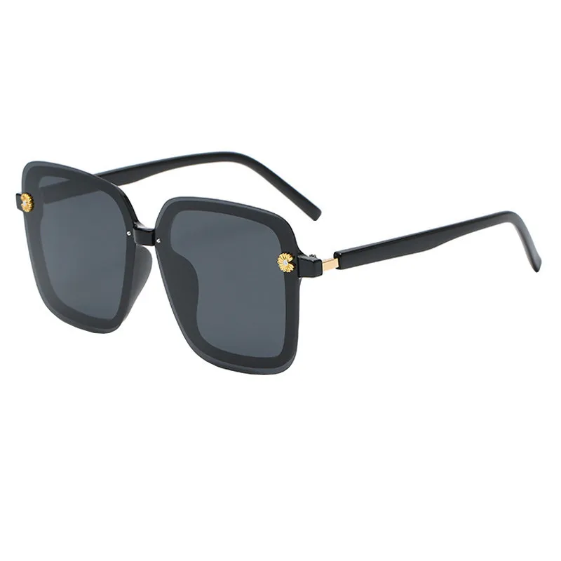 

Fashion Square Black Polarized Flower Womens Sunglasses