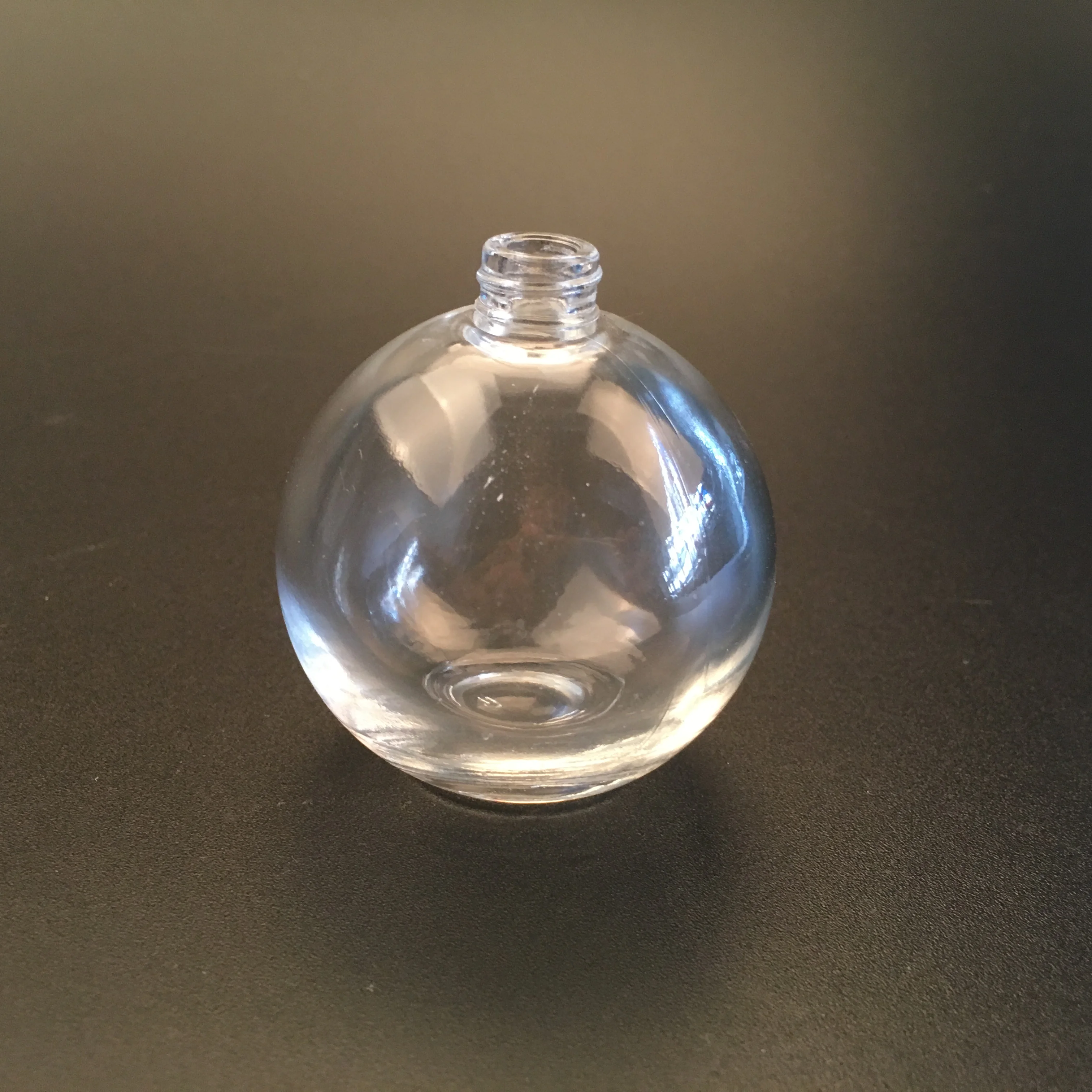 透明圆形玻璃香水瓶