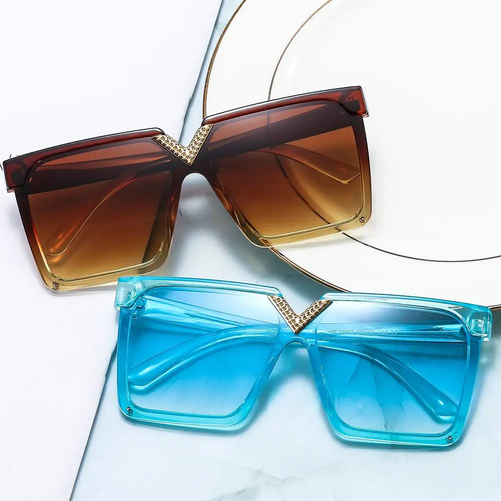 

Wholesale Fashion Ladies Oversized Square Sun Glasses High Quality Women Large Frame V Sunglasses