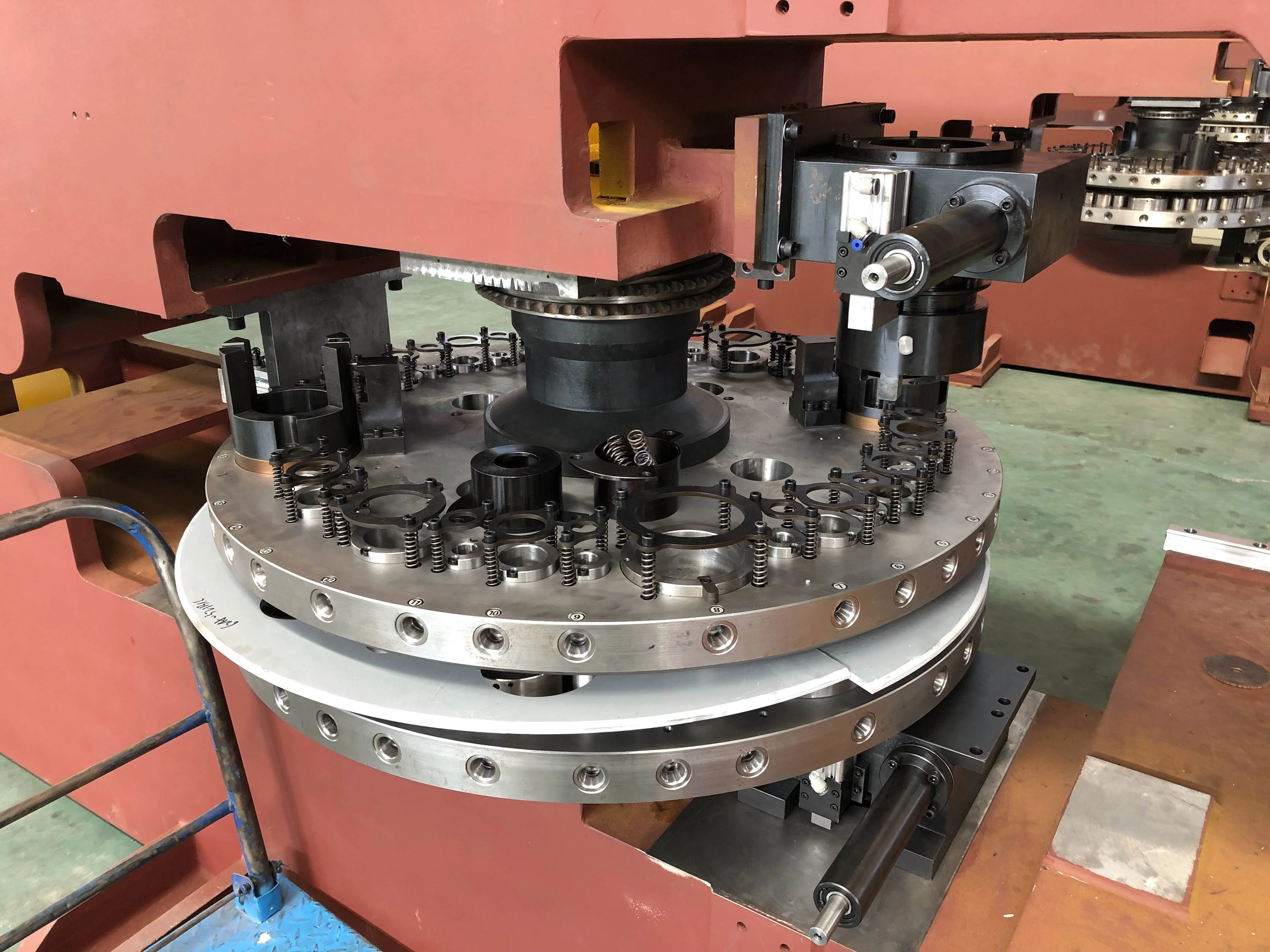 
CNC Turret Punching Press Machinery Used for Metal Sheet 