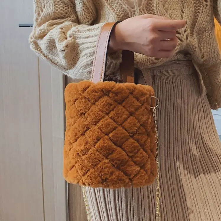 

2021 New Bucket Handbags For Women Furry Plush Chain Bag Luxury Fashion Handle Purse Faux Fur Crossbody Leather Handbags, As show