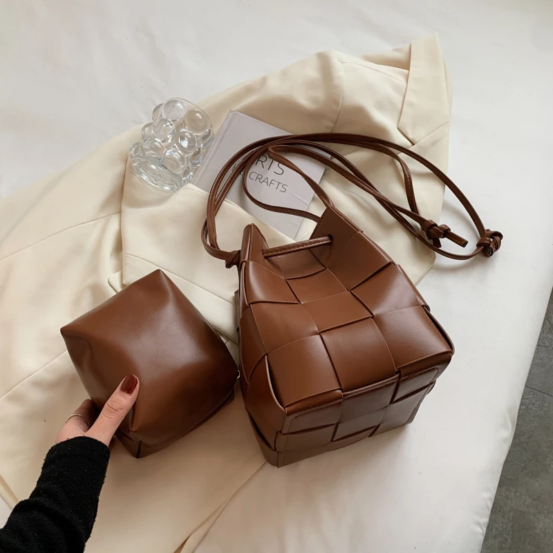 

2022 Ladies Small Weave Bucket Crossbody Bag PU Leather Purses and Handbags Luxury Women