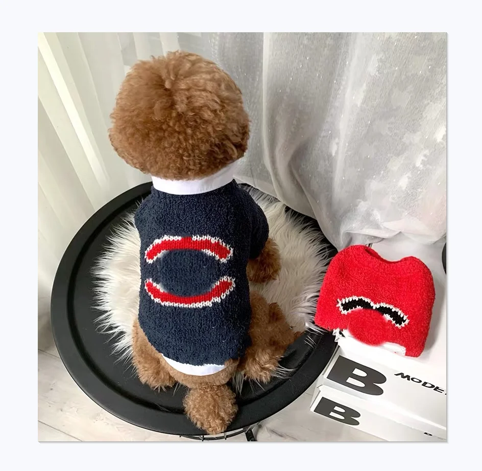 

Classic Letter C Haute Couture Pet Dress Red And Blue Dog Sweater Luxury