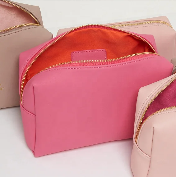 

Suede Custom Pouch Luxury Beauty Makeup Bag Zipper Closure Travel Professional Cosmetic Bag Black with Deboss Logo, Customized