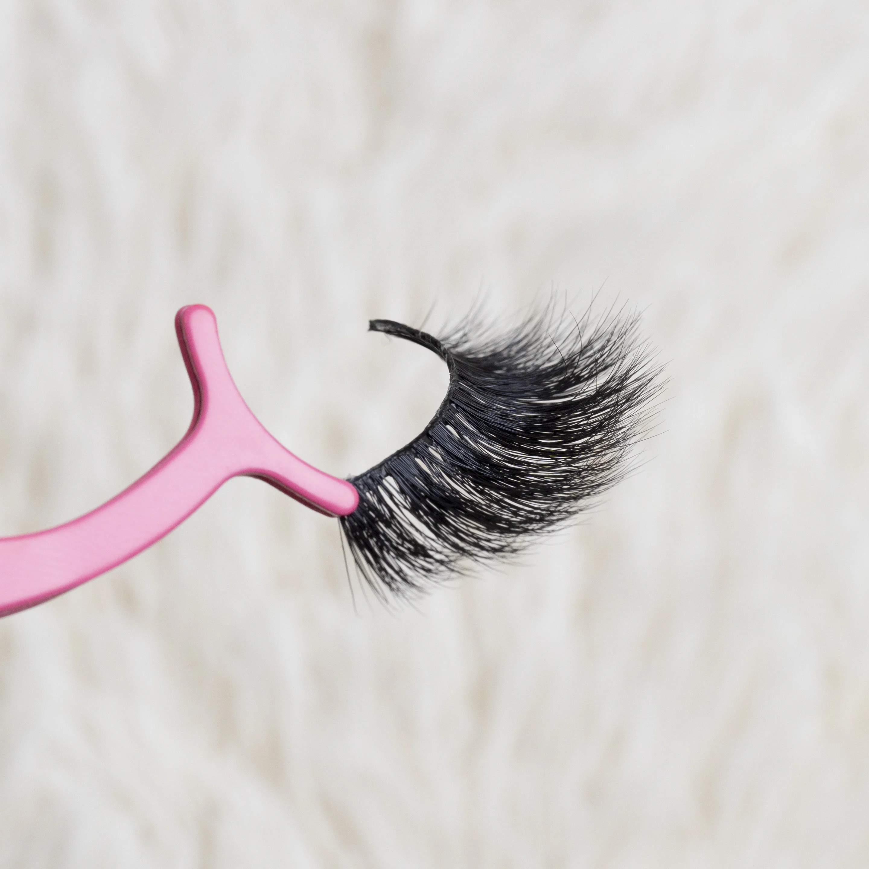 

full strip fluffy 20mm mink eyelash with custom packaging, Black color, colorful color also available
