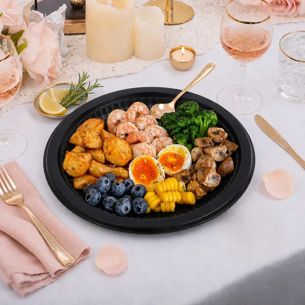 Wedding banquet table with black PP plate loaded with shrimp, mushrooms, potatoes, broccoli and soft-boiled eggs — premium presentation for upscale catering