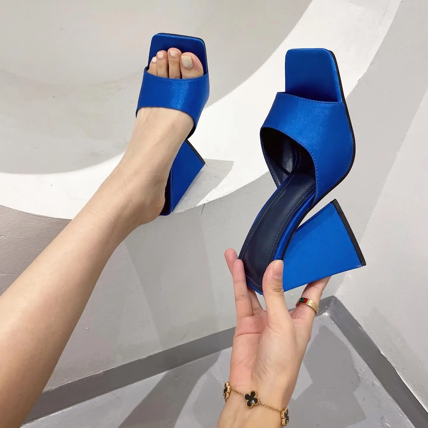 

Silk Material Sandalias Feminina Casual Female Shoes Royal Blue Women Luxury Block Heels for Ladies