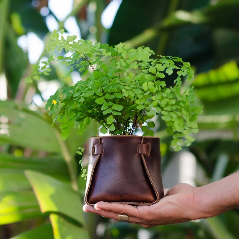 

Hot Selling Durable Faux Leather Plant Pots Leather Wrap Vase Flower Vase Indoor Modern Plant Pot, Khaki/brown/custom
