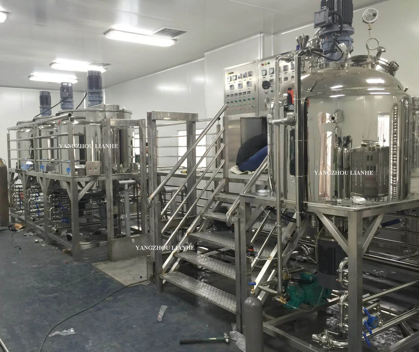 Stainless Steel Liquid Mixing Equipment for Pharmaceutical Industry