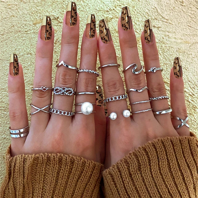 

Vintage Silver Color Heart Butterfly Snake Rings Set For Women Retro Flower Sun Moon Finger Rings 2021 Female Ring Jewelry
