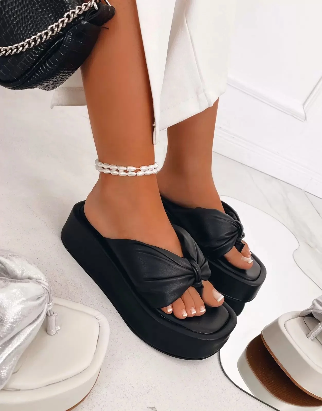 

BUSY GIRL AL6019 2022 Custom logo summer flip flop sandals slipper flat chunky thick sole black wholesale slippers for women, Black/pink/white/tan