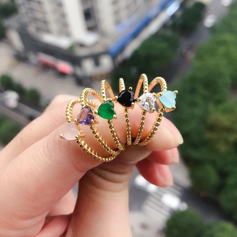 

minimalist jewelry single stone gold heart rings