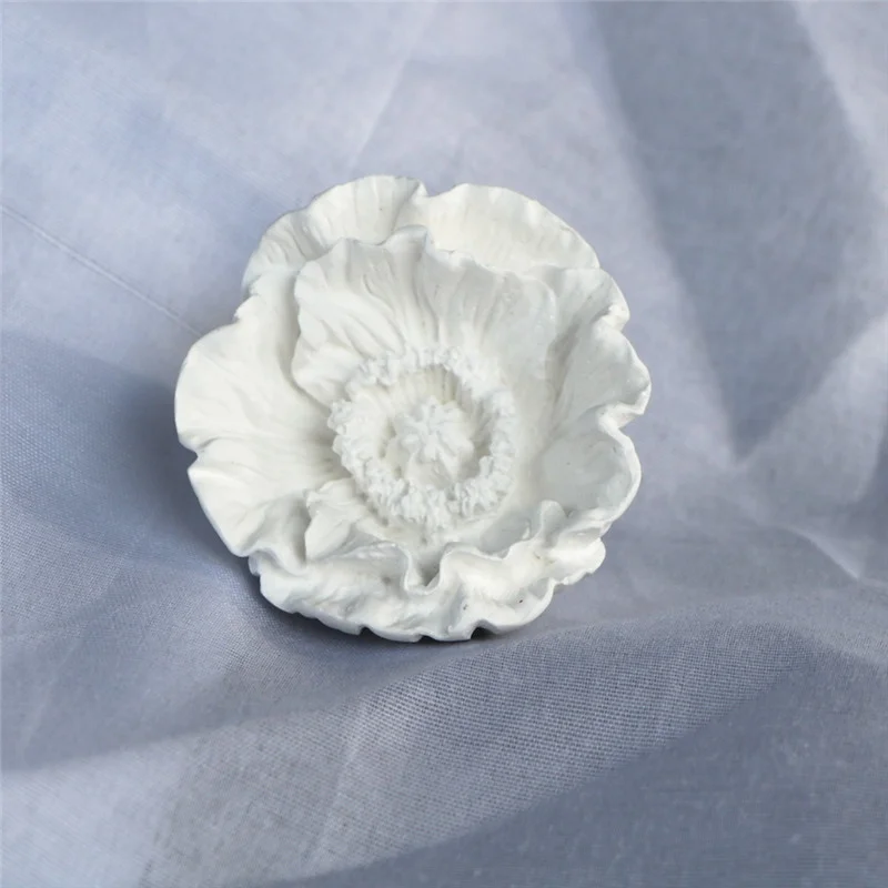 

OEM Welcomed White Poppy Shaped Ceramic Aroma Oil Diffuser Stone Car Vent Clip Air Freshener