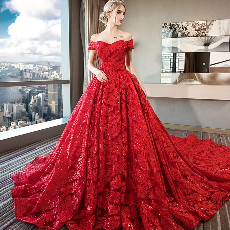 

2019 Luxury Retro Wedding Dresses Red Sweetheart Tiered Appliques Stunning Chapel Train Lace Bridal Dress Romantic Ball Gowns, Picture color