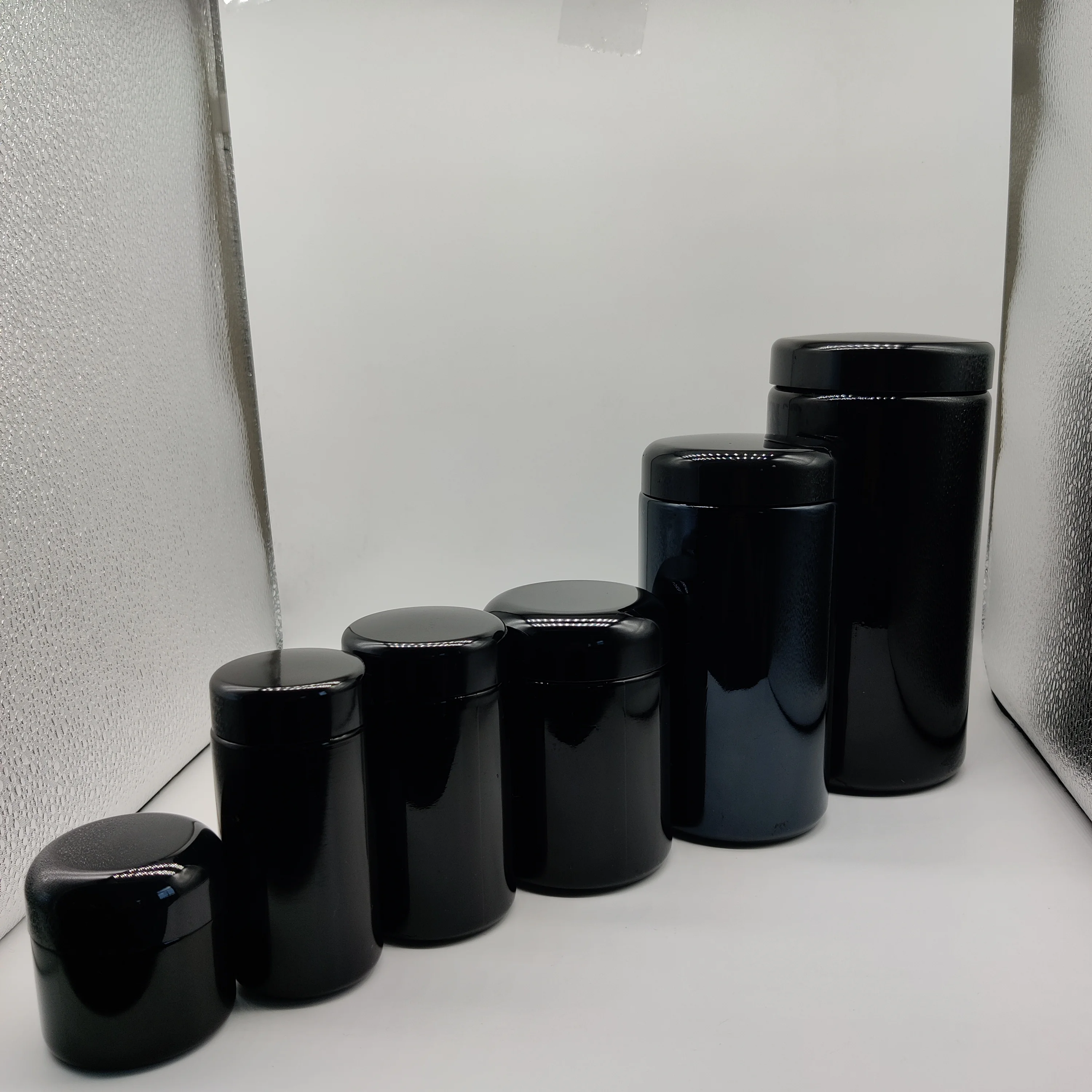

Wholesale 500ml 1L Large Packaging Wide Mouth Black UV Violet Glass Storage Container Jar with Screw Top Lid