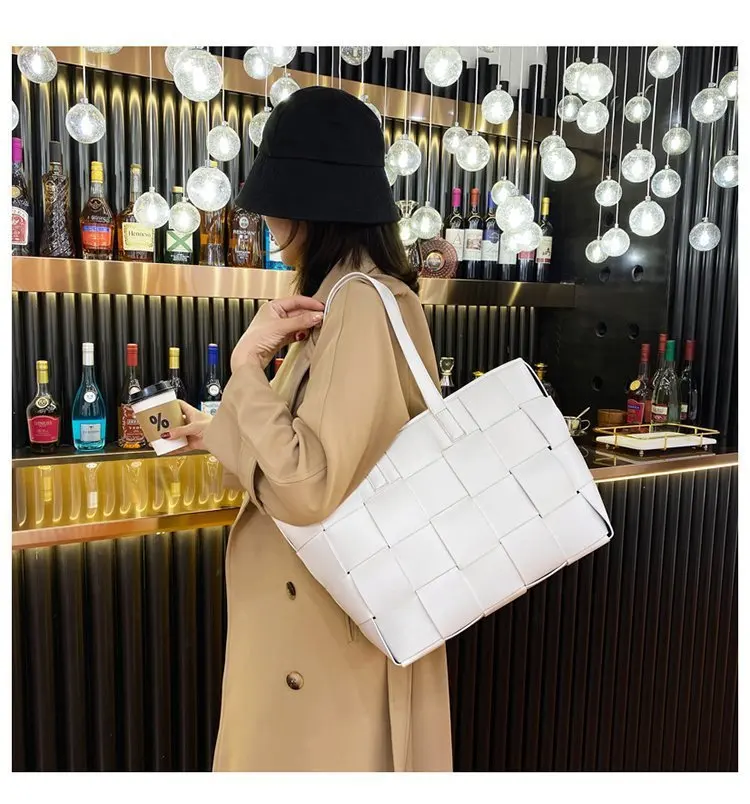 

2021 new designer fashion trendy square woven women hand bags tote bags for ladies popular lag capacity shoulder bags wholesales, 5 colors as shown