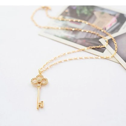 

Korean fashion miss you Yin Enhui with short crystal diamond inlaid hollow Key Necklace