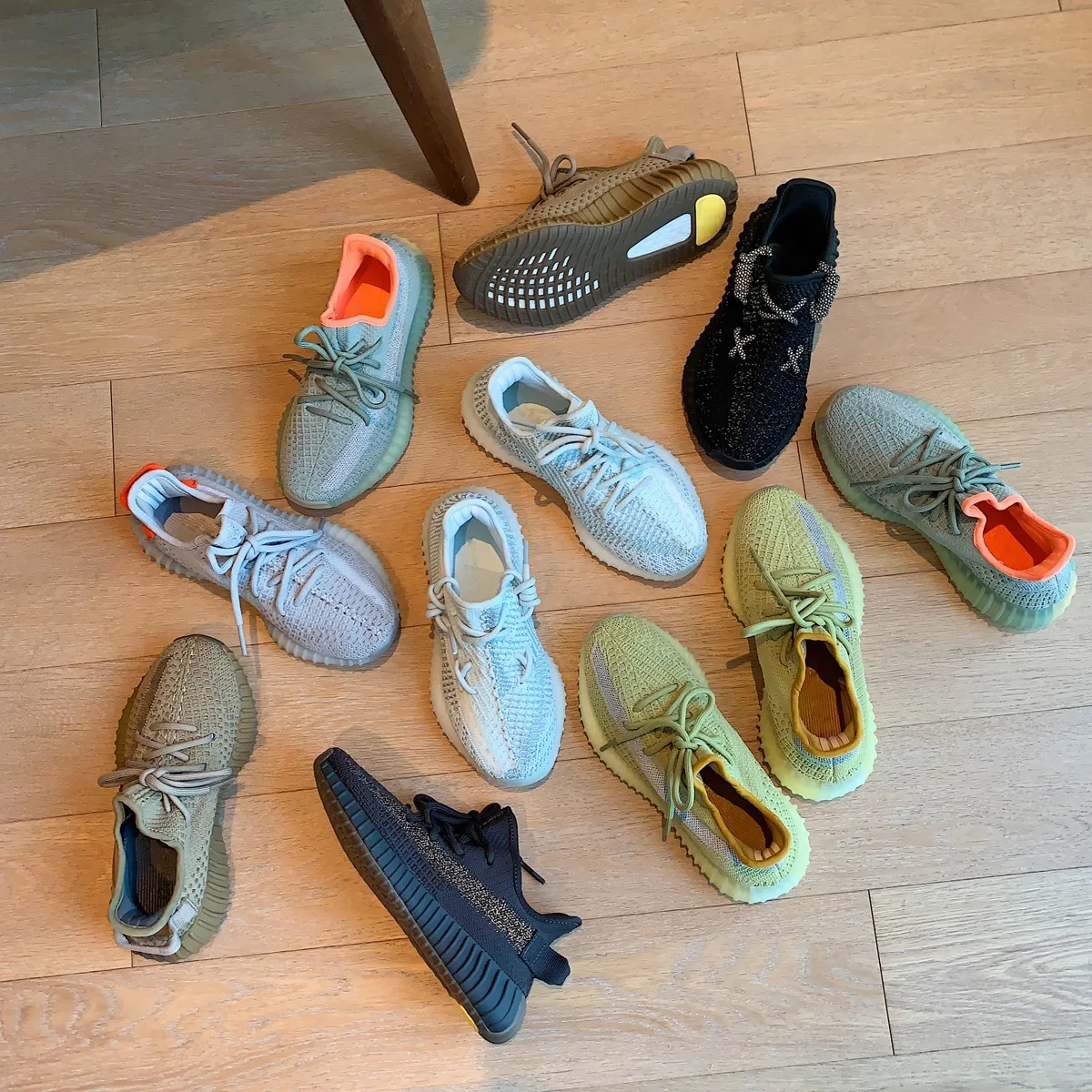 

Kid Yeezy 350 V2 Fashion Custom Stock Sneaker Light Casual White Toddler Boys Girls Kids Running Sport Children's Shoes