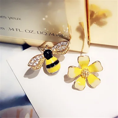 

Artilady Fashion Bee Earring Stud Drop Earrings For Women Floral 925 Sterling Statement Earring Valentine Jewelry Gift, Silver