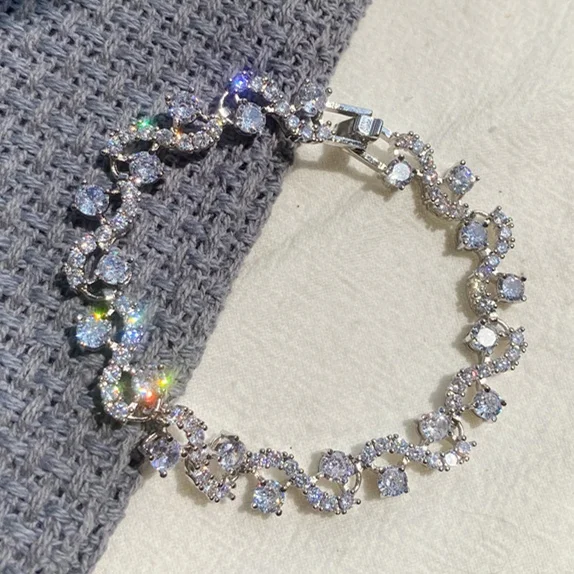 

Women Luxury Jewelry Classic Design AAA+ Cubic Zirconia Diamond Tennis Bracelet