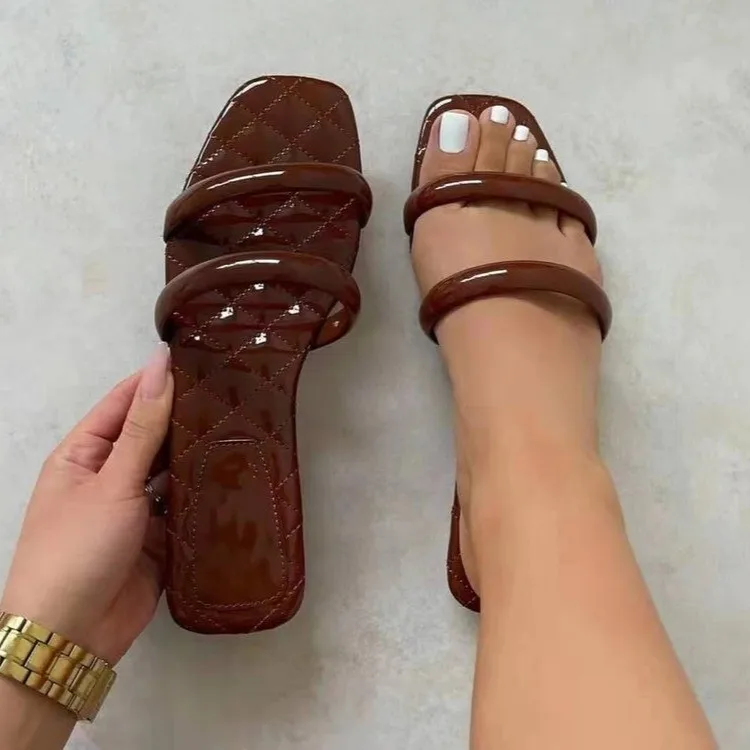 

2022 Summer New Sandals Women Outer Wear Flat Slippers Plus Size Ladies Beach Shoes
