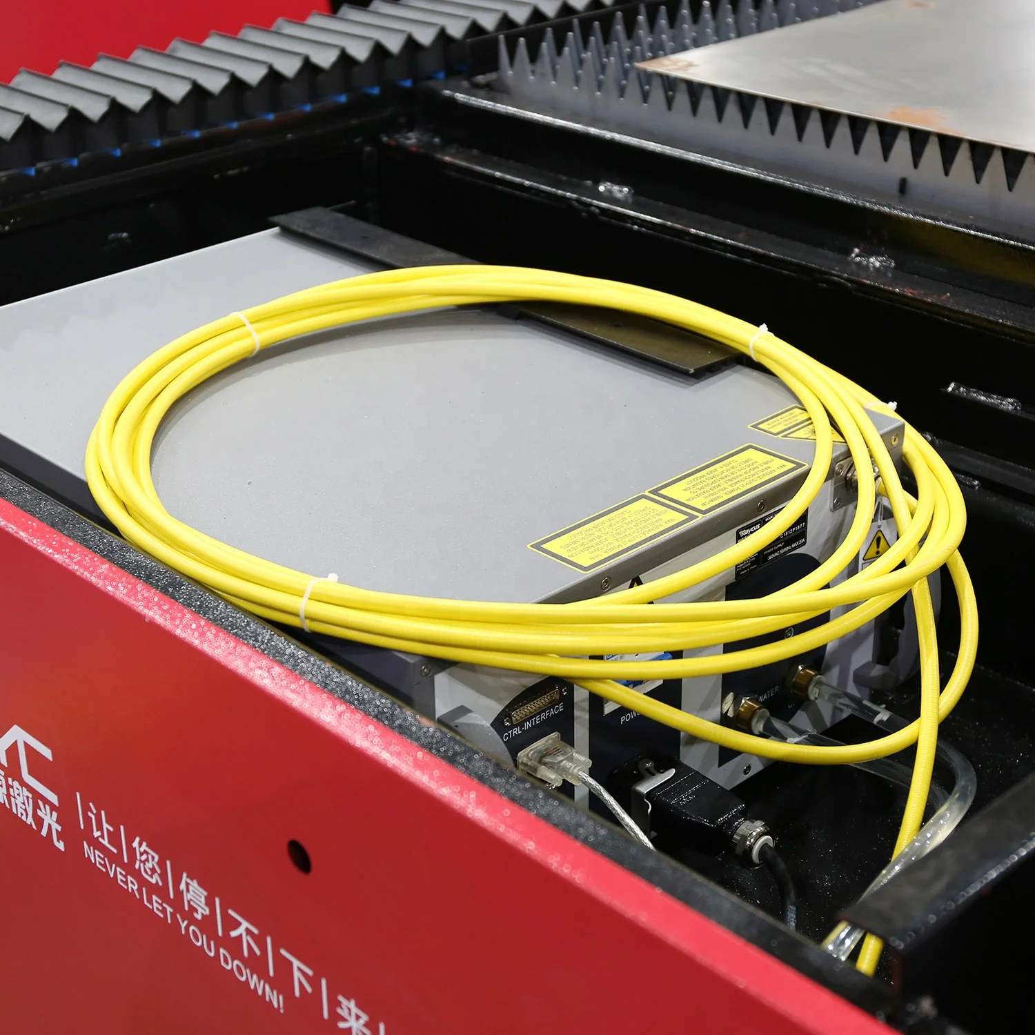 
500w 1000w 1500w 2000w Raycus fiber laser source for laser cutting machine 