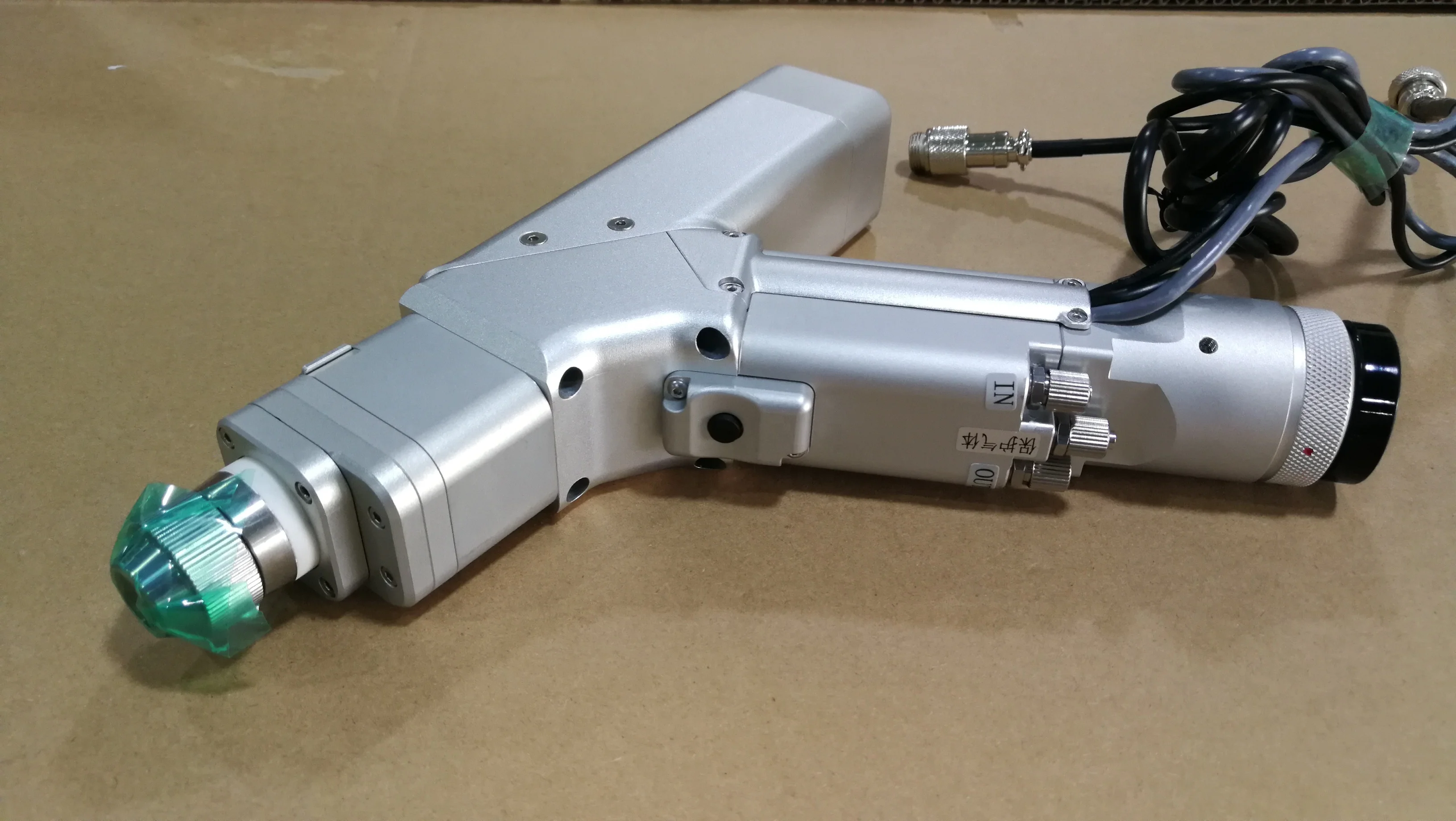 
Easy-to-operate 1000 watt metal laser handheld welding gun 