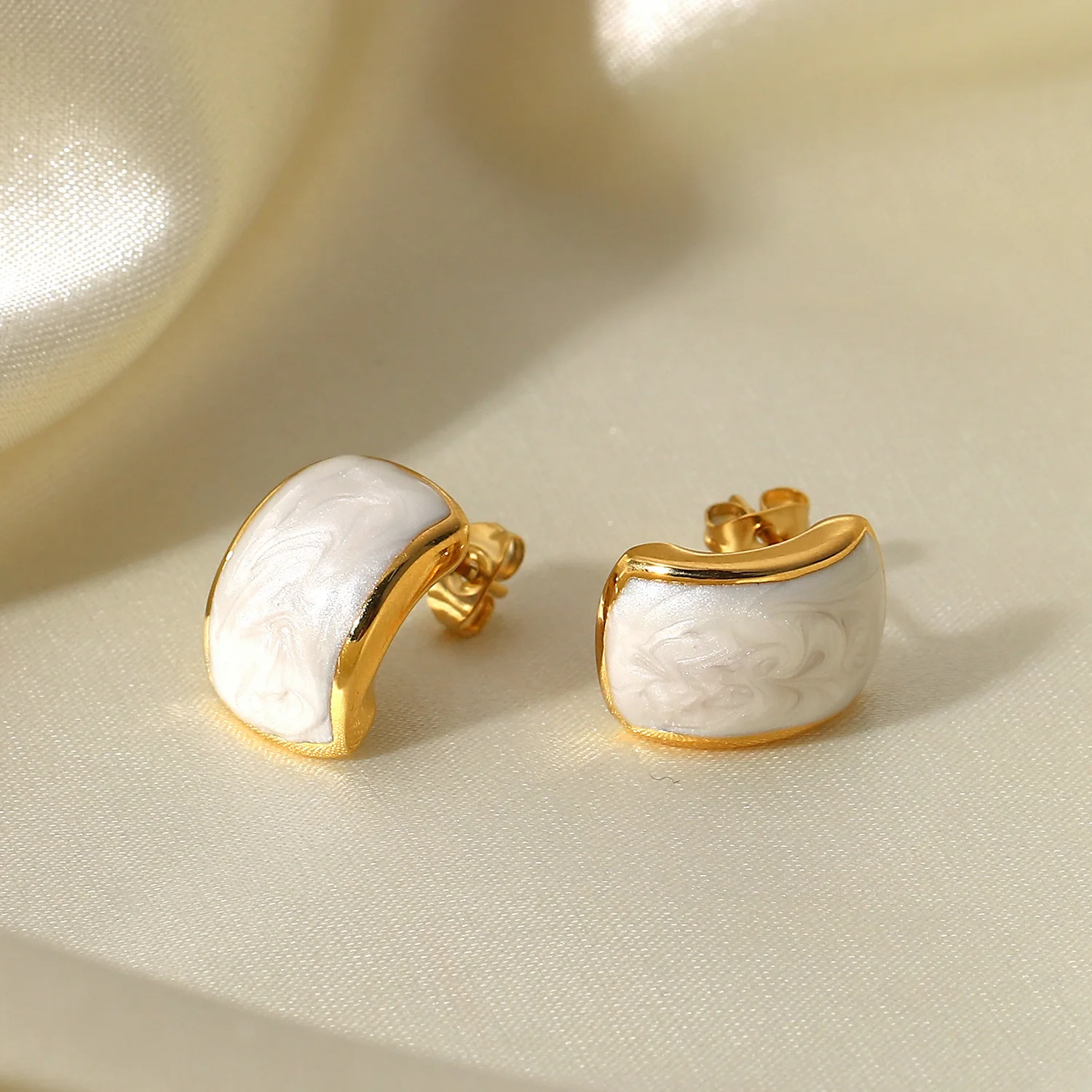 

New Design Curved Rectangular White Oil Dripping Earrings Stainless Steel 14K Gold Plated Enamel Statement Earrings