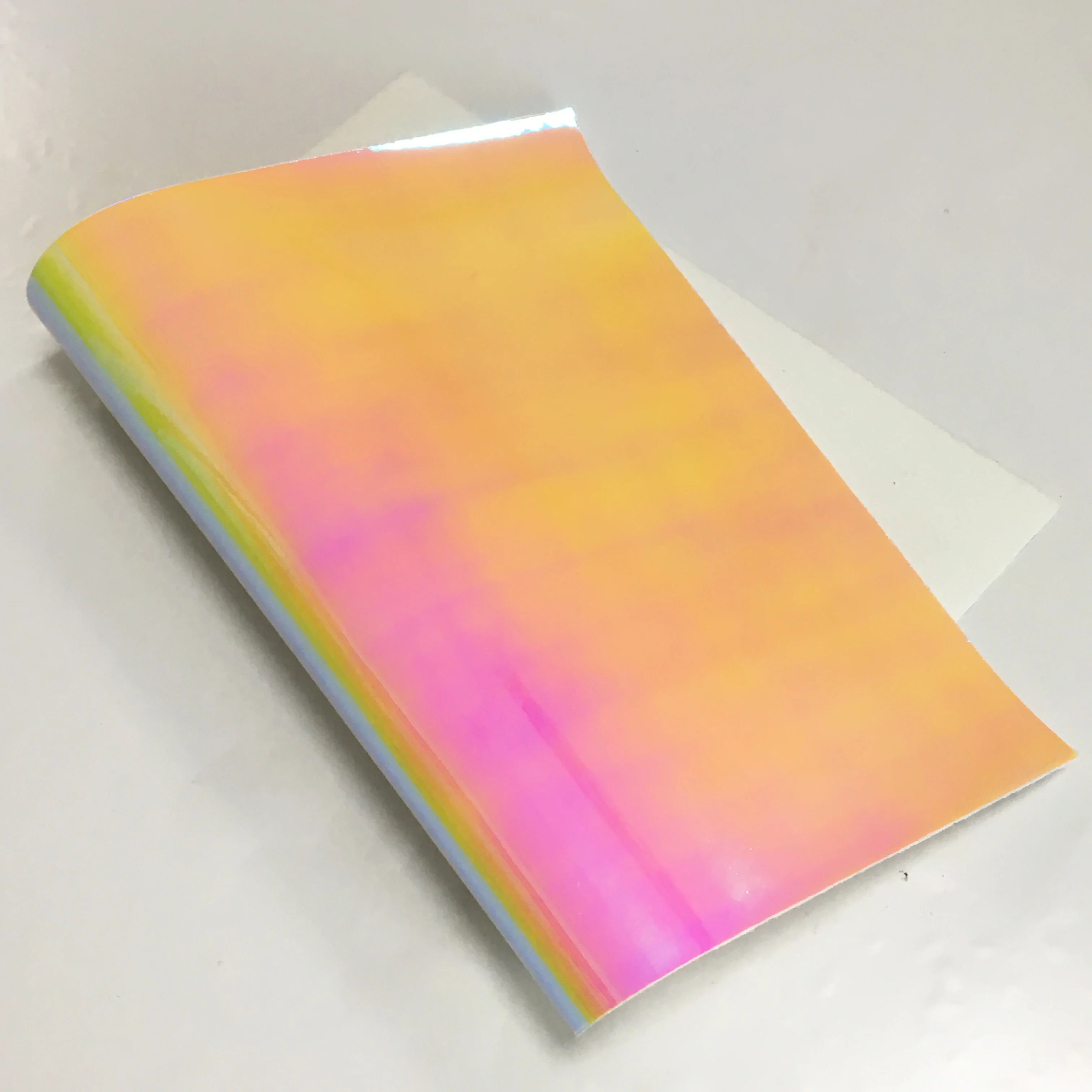 Plain Design Holographic Mirror Reflective Color Changing TPU Surface Artificial Leather Fabric for Making Shoe/Bag/Garment