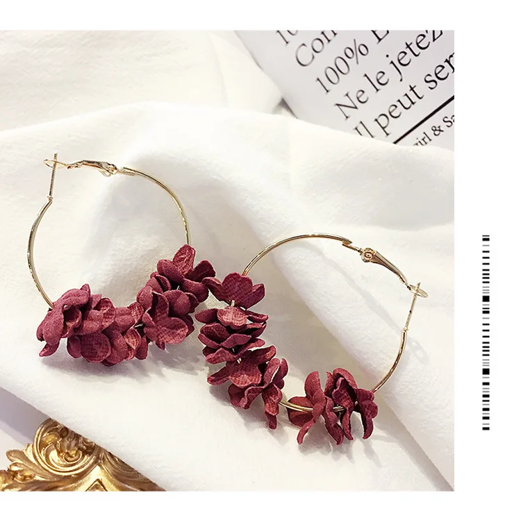 

Korean Hot Sale Earrings Fashion Temperament Female Fabric Flower Flash Diamond Earrings, Picture shows