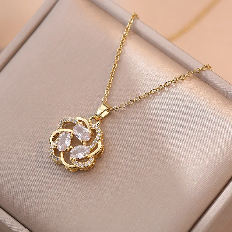 

New Zircon Flower Necklace Pendant with Stylish and Luxury Design Sense Titanium Steel Necklace