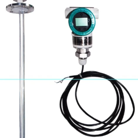 

Split type capacitance level gauge for measuring gasoline and conductive mud