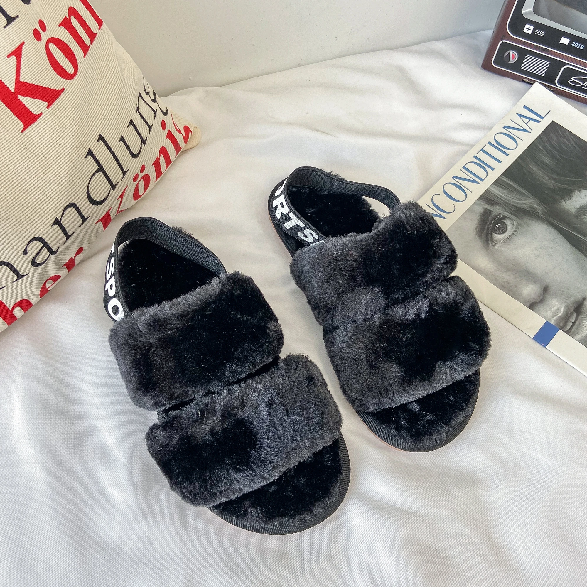 

High quality Wholesale warm plush fur slippers outdoor colorful fur slippers for women, As picture