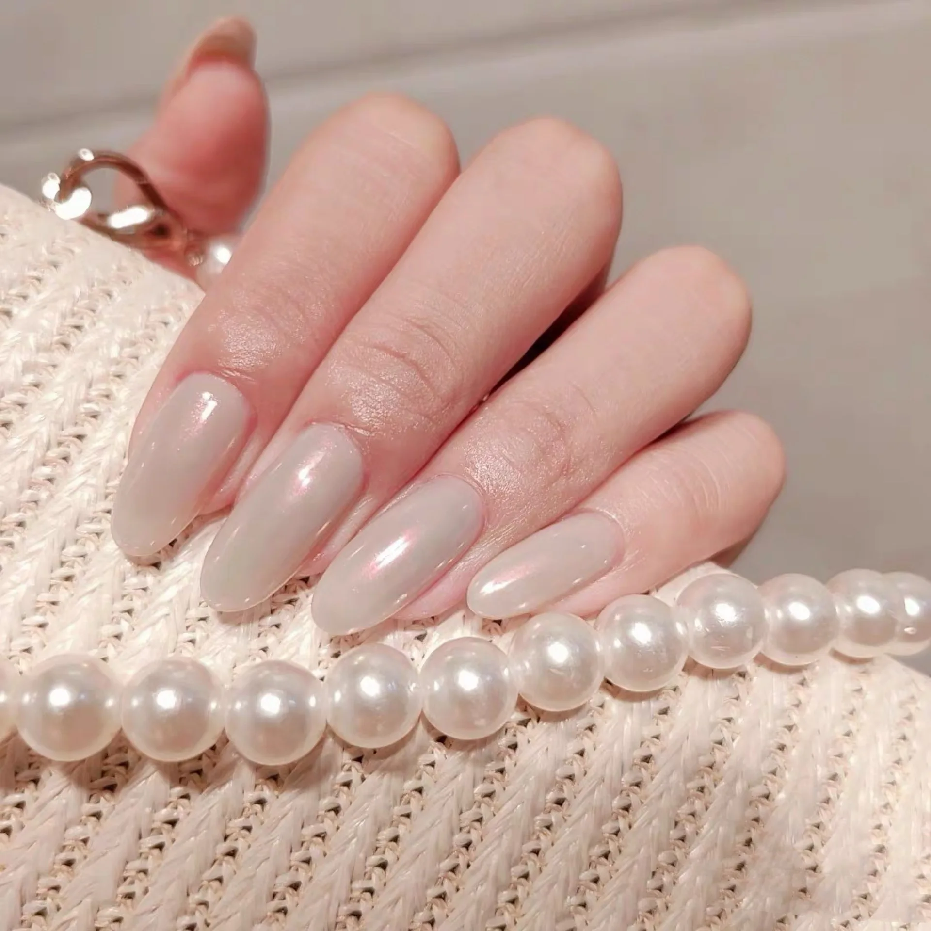 

Hotsale Pearl Powder Cream White Detachable Almond Press On Nails 24pcs Wholesale Artificial Fingernails