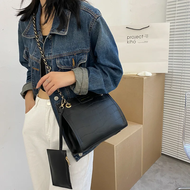 

2021 new fashion chain one-shoulder armpit bag INS small one-shoulder bag