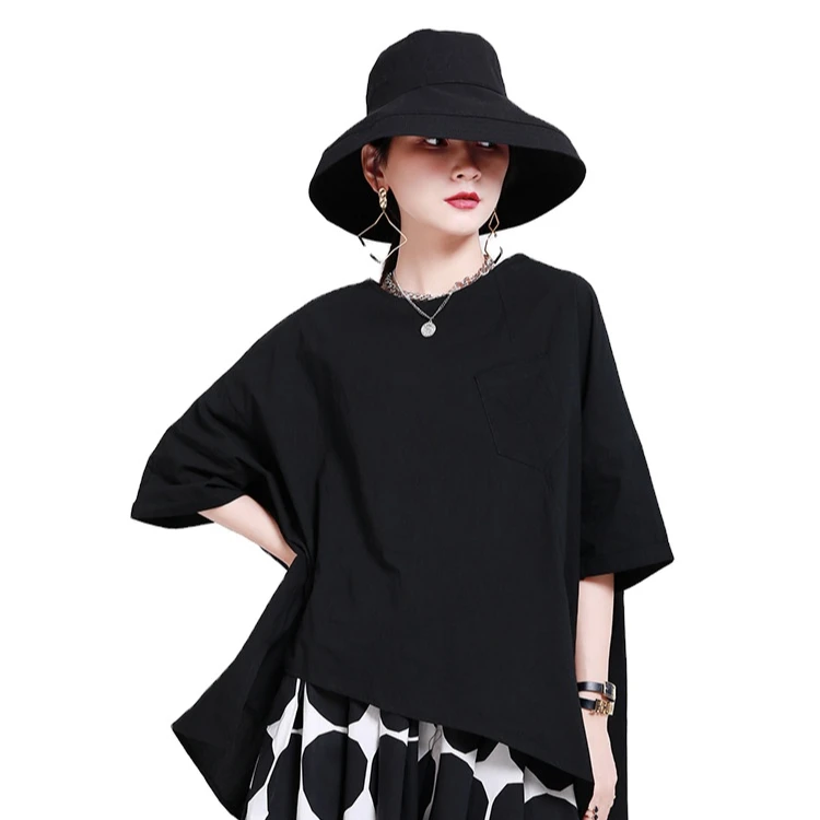 

2021 summer new Women's Japanese five-point sleeve T-shirt loose back slit slim solid color design sense top, Black white