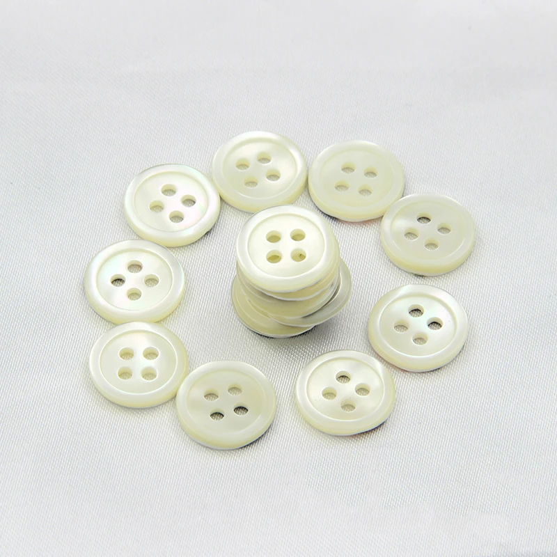 Round Coconut Shell Button Grey Floral 15mm 24L
