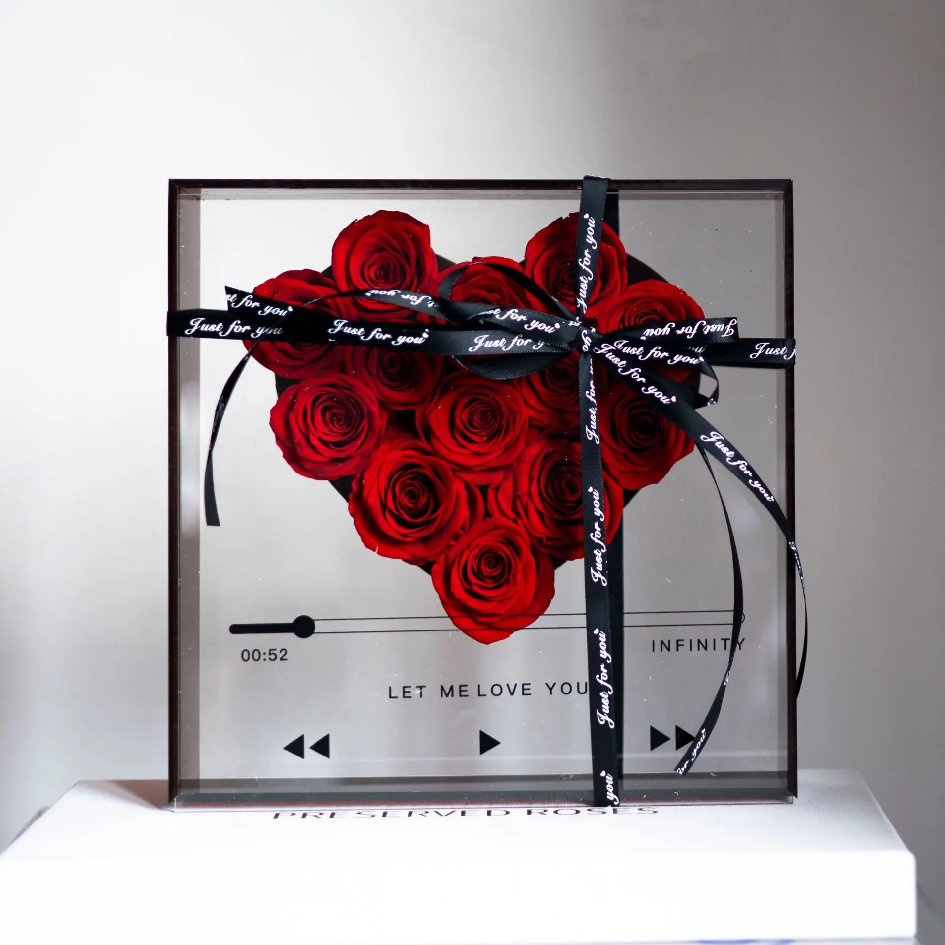 

2024 ins hot selling valentine gifts preserved rose in Acrylic gift box for home/wedding decoration flower