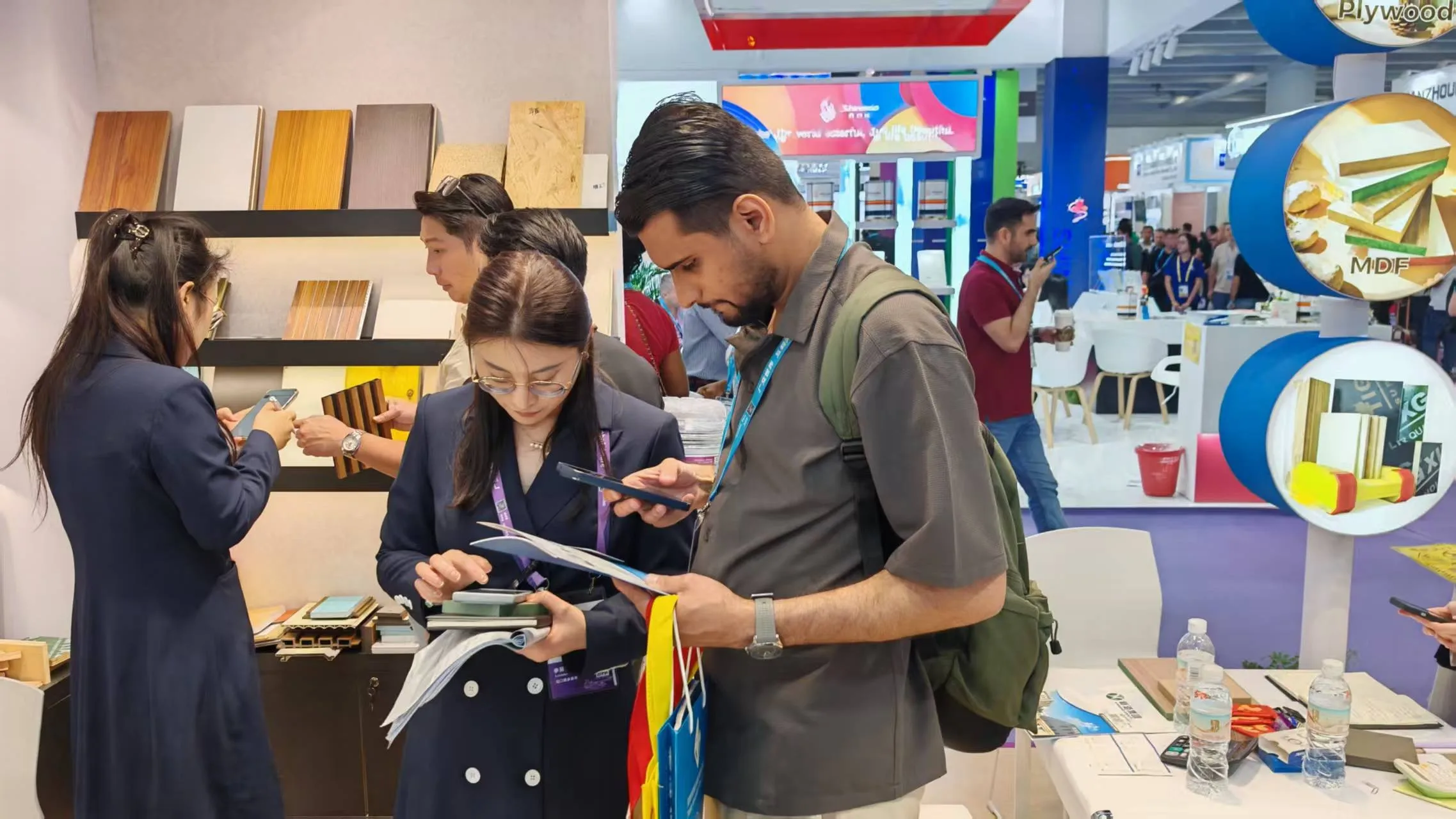 International buyers browsing color cards at the Xingang sample wall
