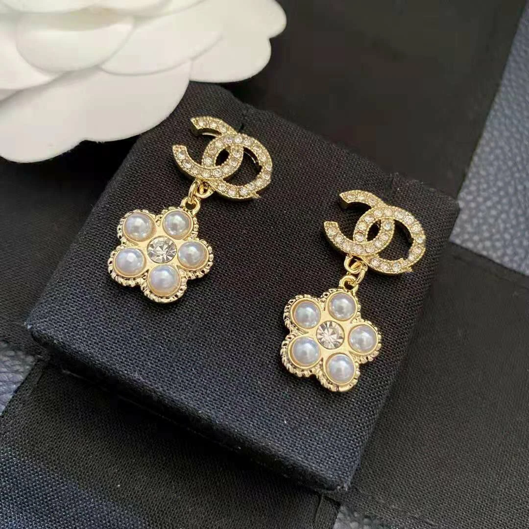 

Wholesale 2021 New arrival fashion brass luxury designer popular brand letter C earrings women, Picture shows