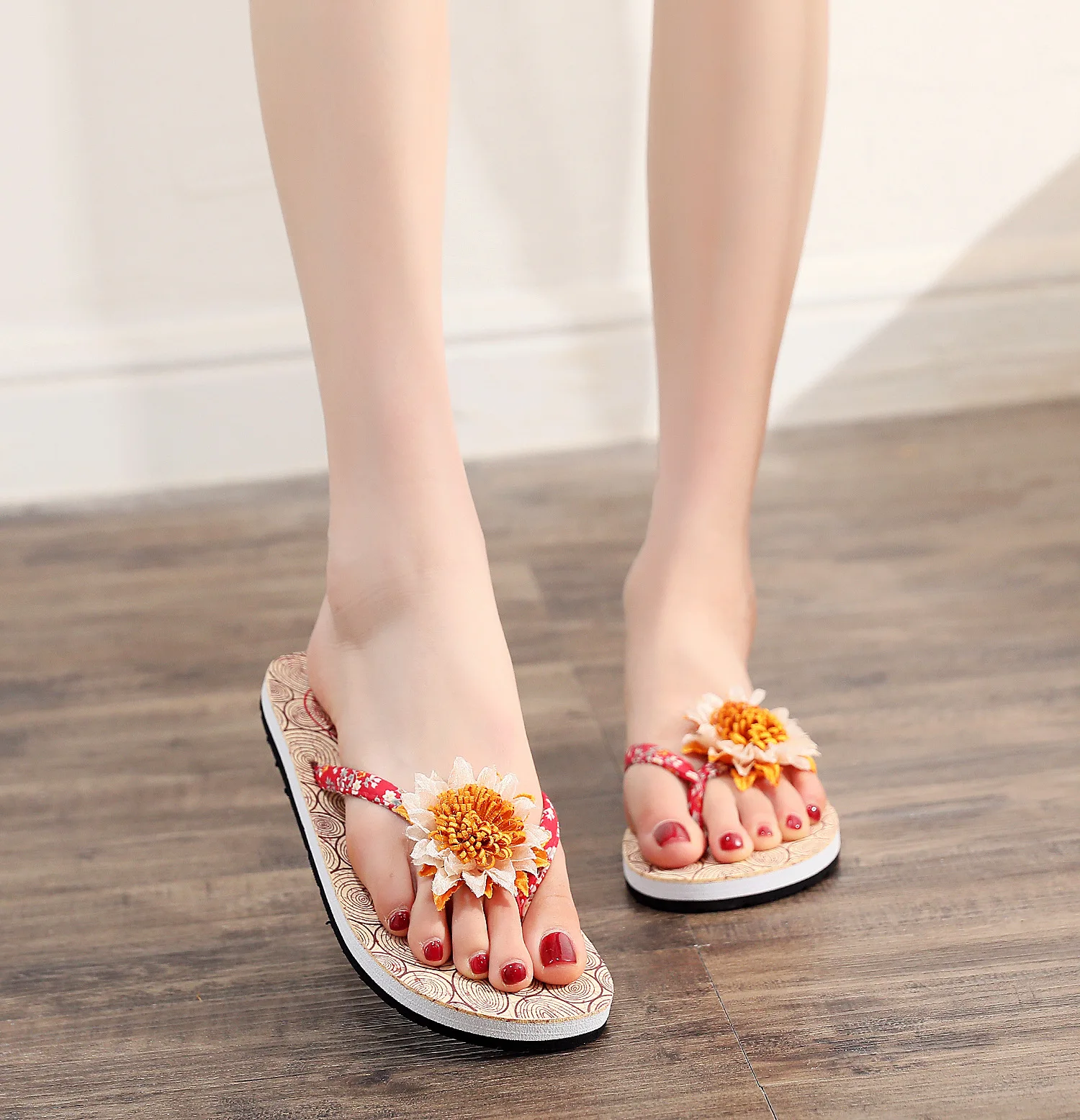 

Wholesale Fashion thick soled beach shoes Flat bottom flat heel sandals women flip flops
