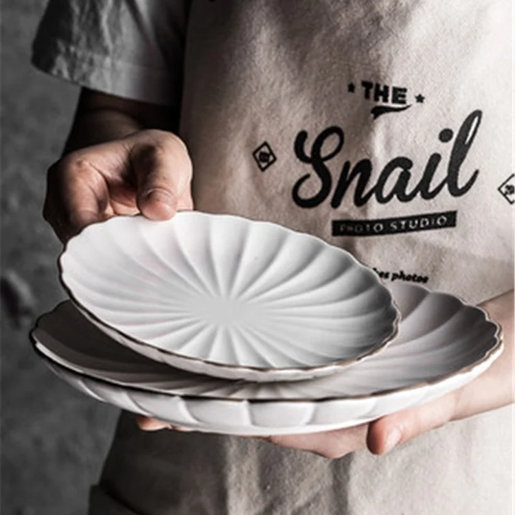 

Artistic french tableware kitchen cheap bulk custom ceramic catering dinner plate for banquet, White
