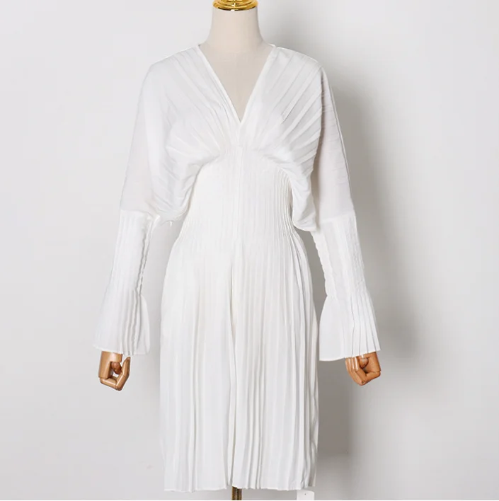 

Niche design temperament fashion dress 2022 spring new French ladies dress V-neck corset pleated short A-line dress women, White&purple&print