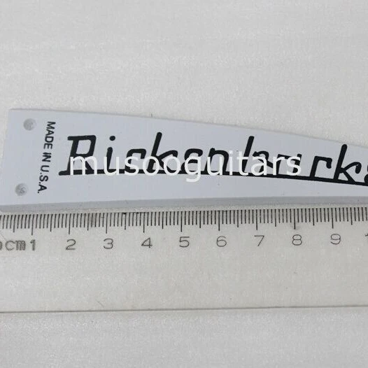 

Rickbacker truss rod cover with three screws