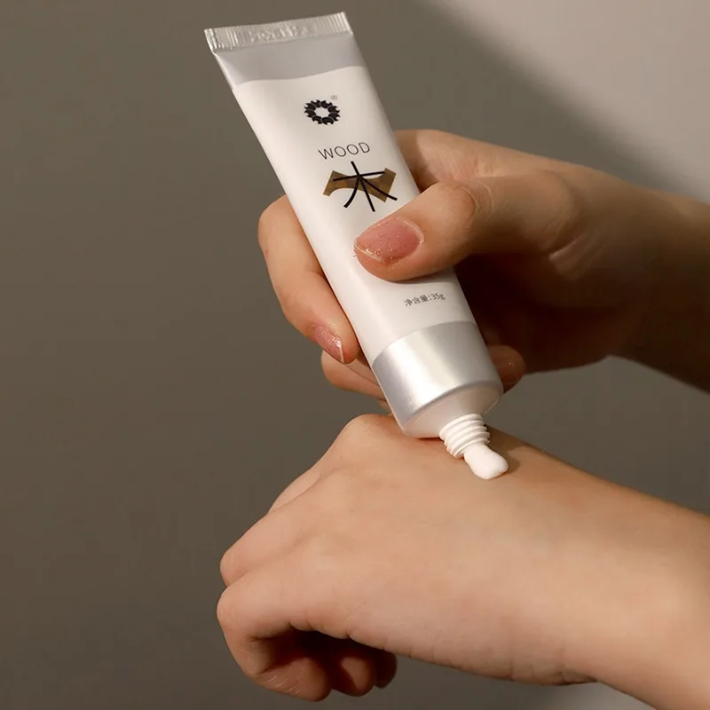 Agarwood Moisturizing Hand Cream 35g