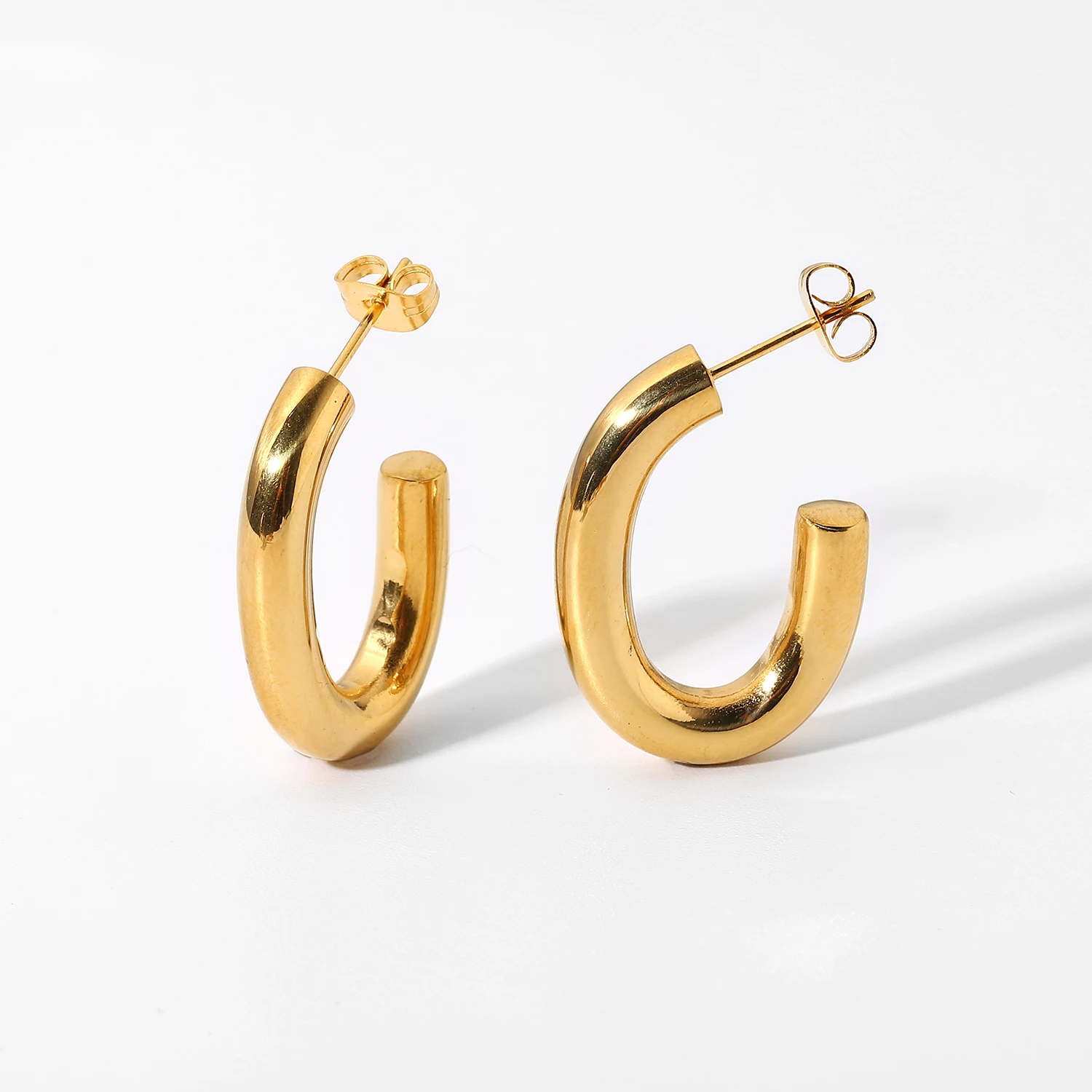 

Water Proof 18K Gold Plated Stainless Steel Earrings Jewelry C Shaped Oval Huggie Earrings for Women