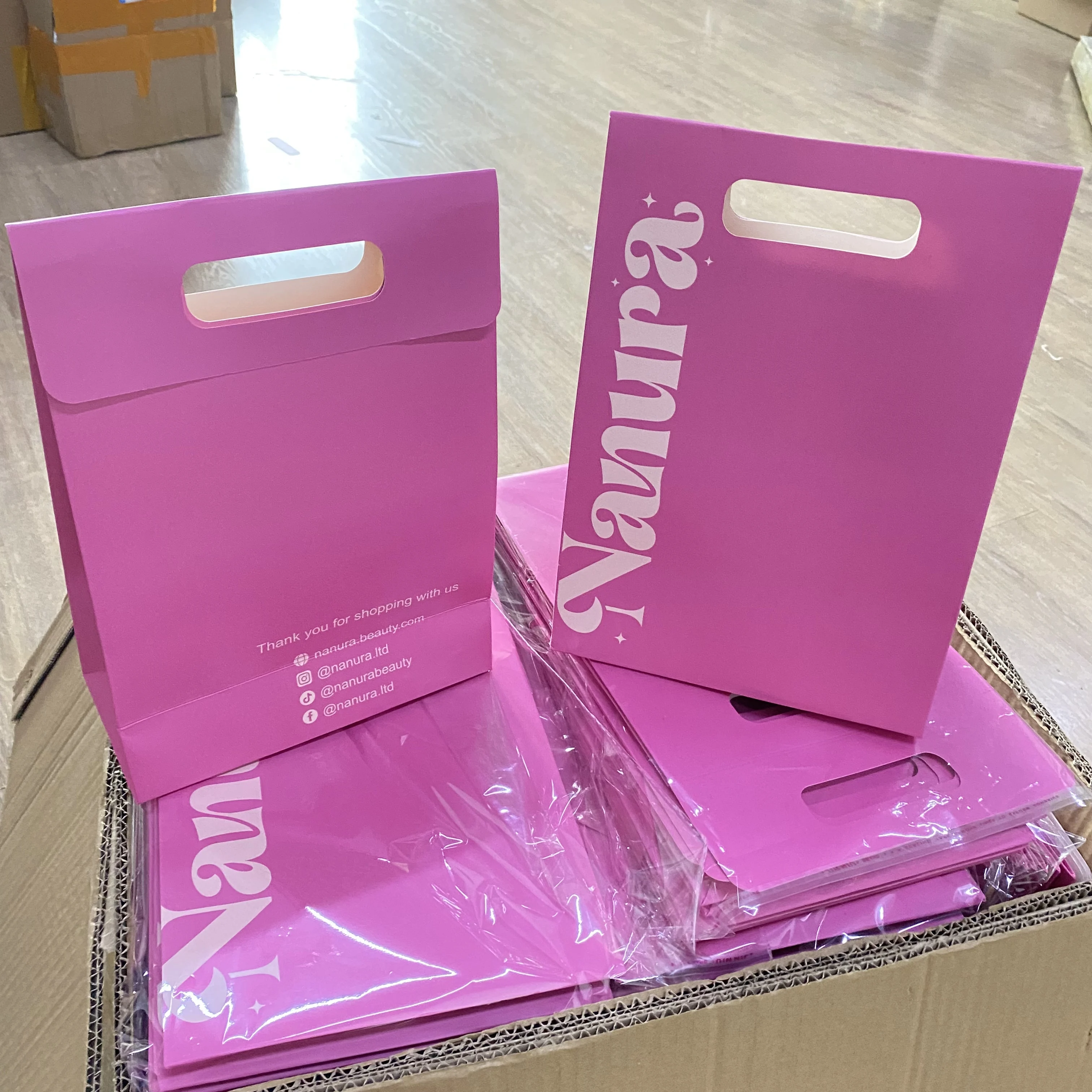 2025 Wholesale Custom Printed Logo Luxury Gift Paper Bag Retail Boutique Shopping Paper Bags With Your Own Logo
