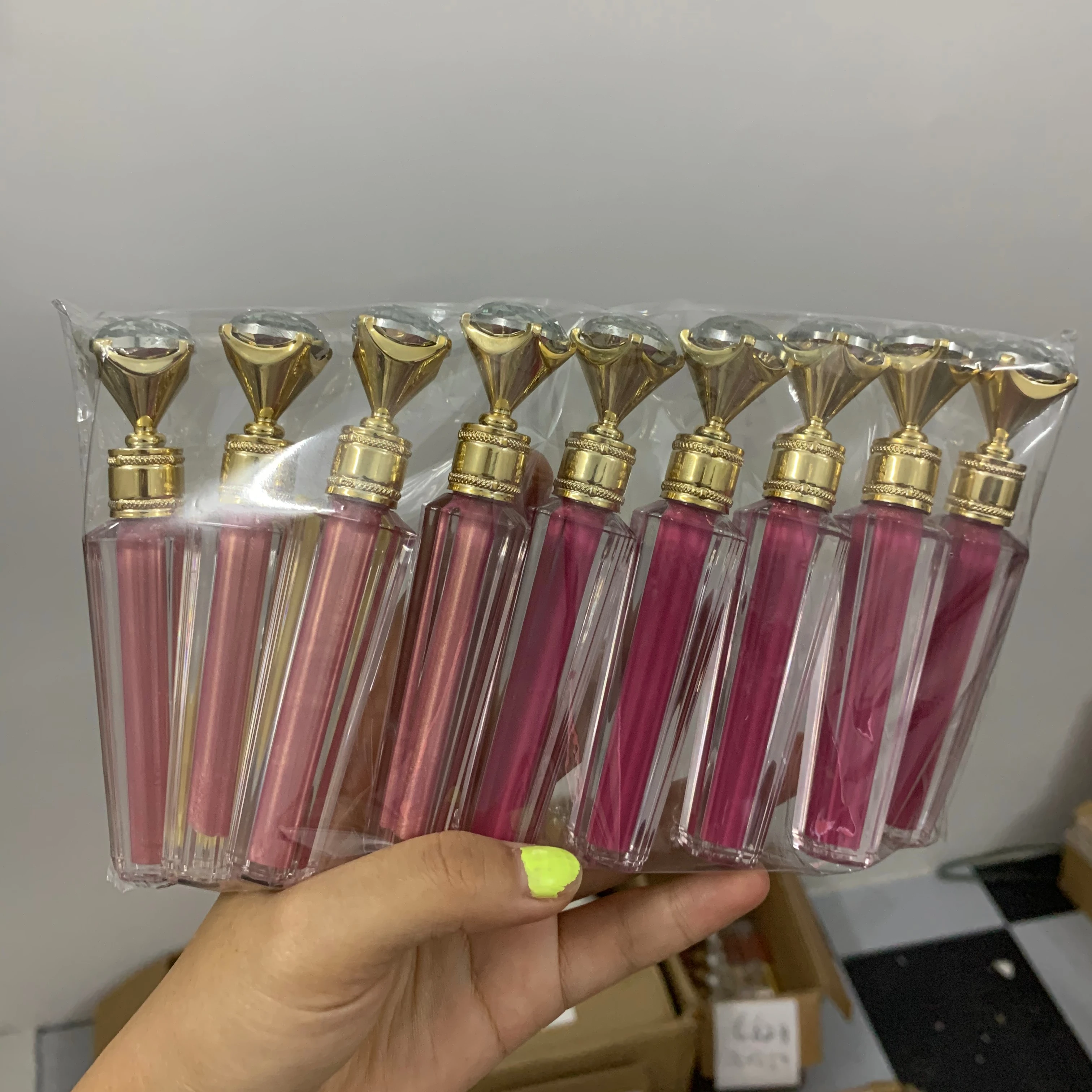 

Lipgloss Vendor Top Sale Custom Luxury Diamond Lipgloss Tubes Packaging DIY Vegan Lip Gloss Private Label, 30 matte lipstick and 30 lipgloss