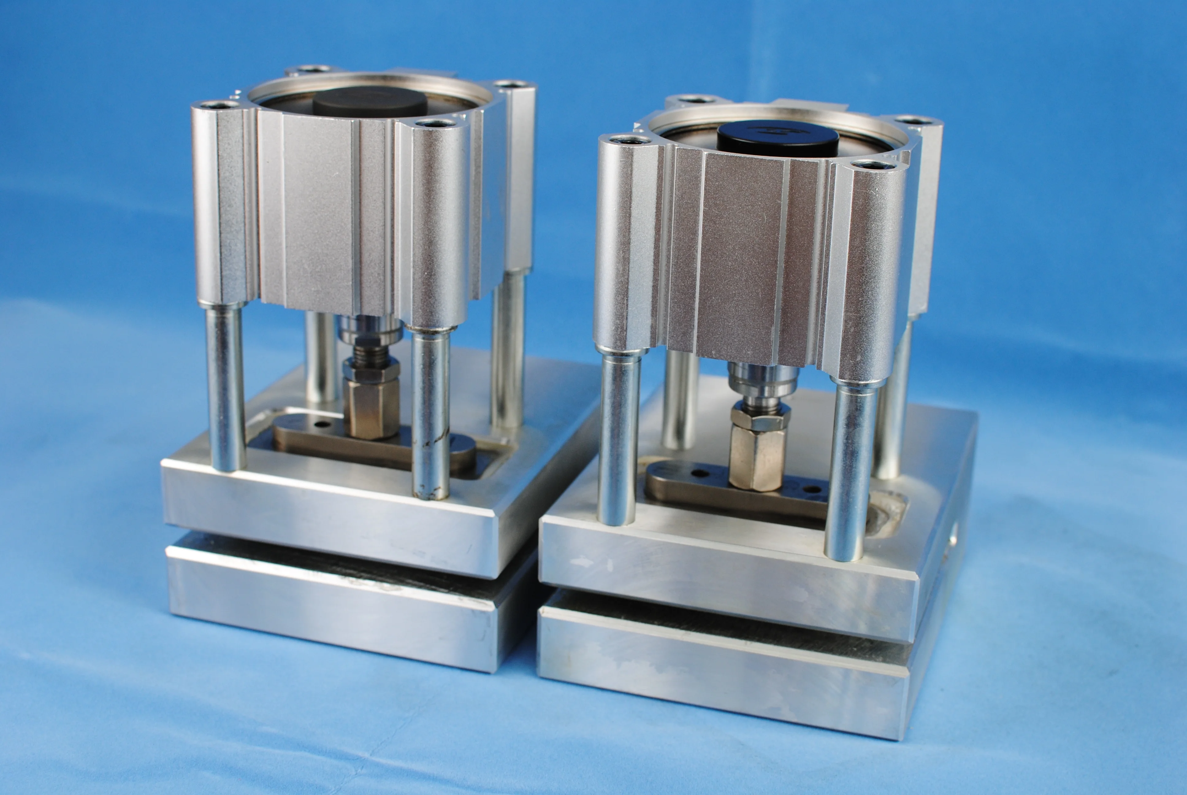 
Plastic bag pneumatic driven D cut handle hole punching machine 