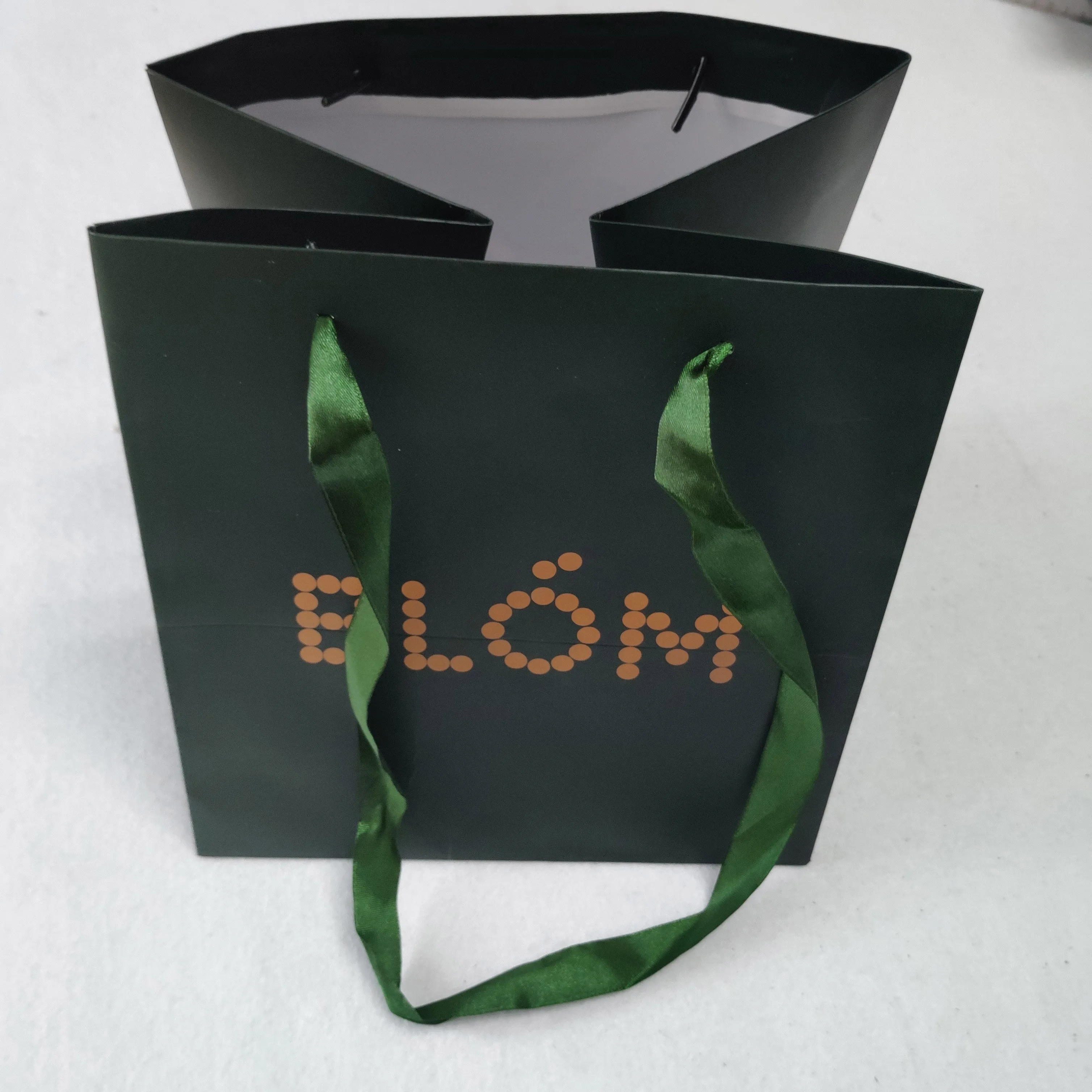 

Luxury big size green gift packaging paper bag with logo with ribbon handle